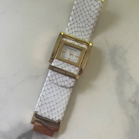 Michael Kors White Leather Band Watch Women’s - Picture 3 of 6